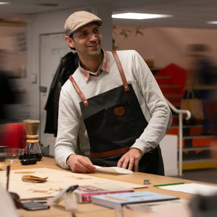 Cris Duarte, fondateur de Coffee Thinking, autour d'un Chemex