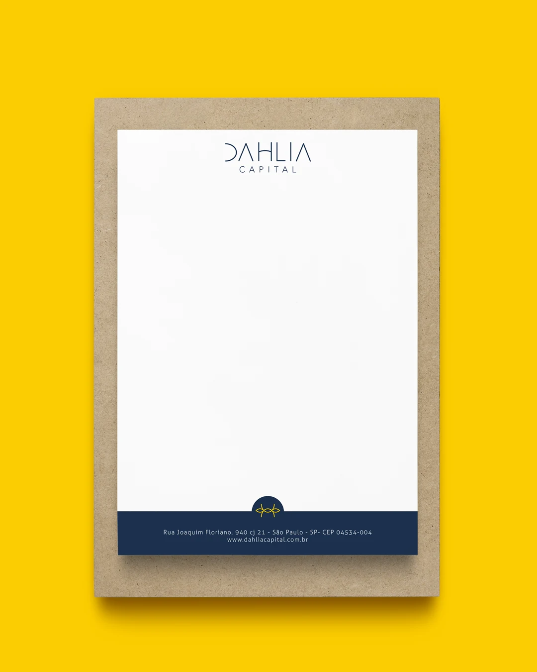 Papel timbrado da Dahlia Capital, logo no topo, faixa azul-marinho com o endereço embaixo